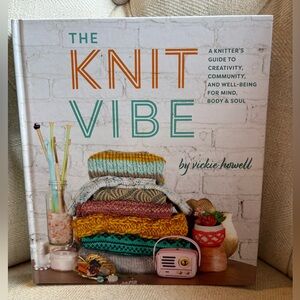 📕 The Knit Vibe by Vickie Howell Hardcover Knitting Pattern Book Craft DIY